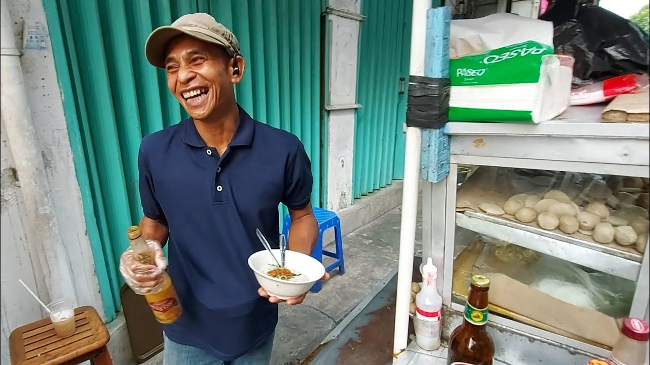 JUARA NIH BAKSO MANG OJOS & JUALANNYA PAKAI GAYA ALA SALESMAN !! INDONESIAN STREET FOOD