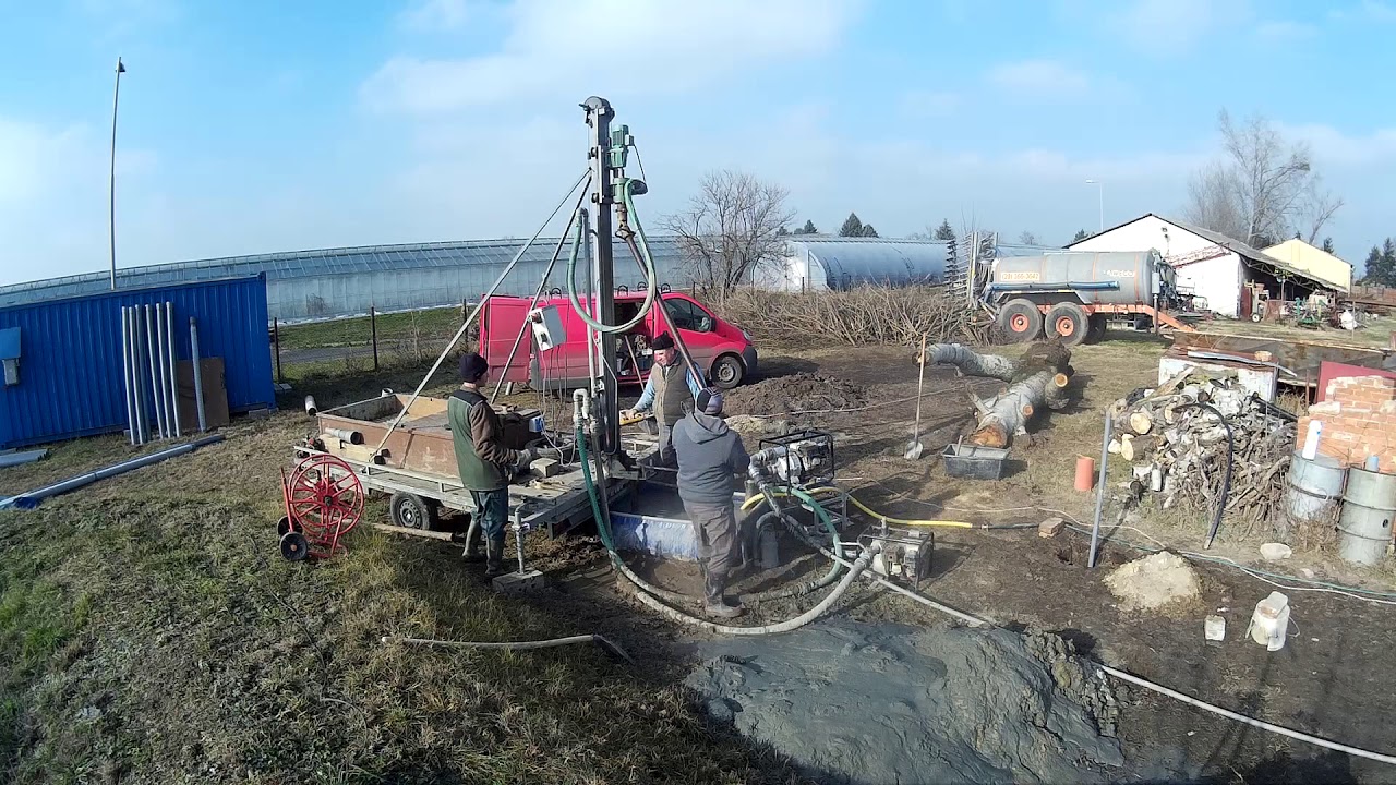 Kútfúrás búvárszivattyú használatához. Vízhozam 200 liter/perc. Átmérő 125 mm.