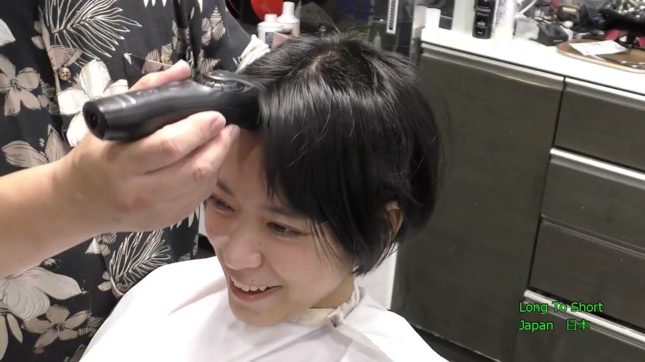 黒髪美女が丸刈りスキンヘッドに。