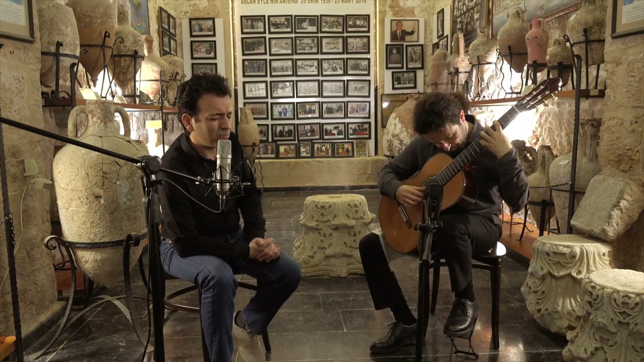 OĞUZ AKSAÇ & MEHMETÖZKANOĞLU - Bitlis'te Beş Minare