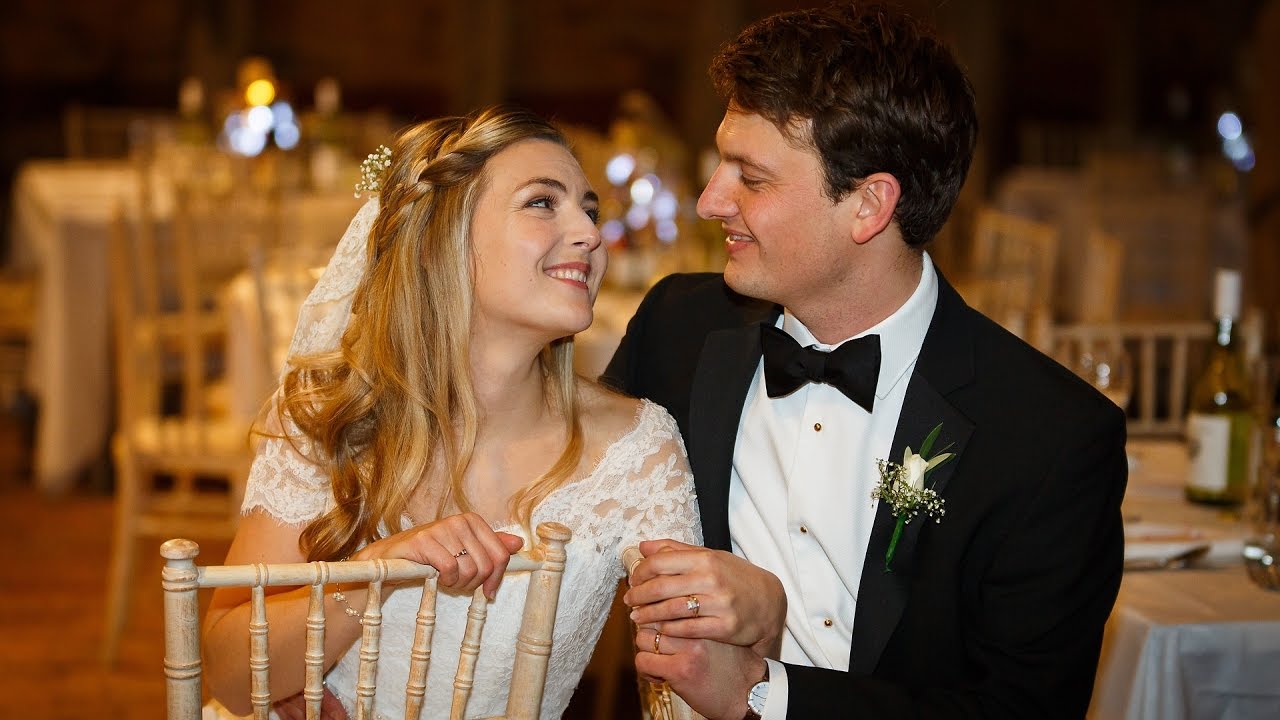 Surrey Winter Wedding at Gildings Barn Surrey UK : photo slideshow
