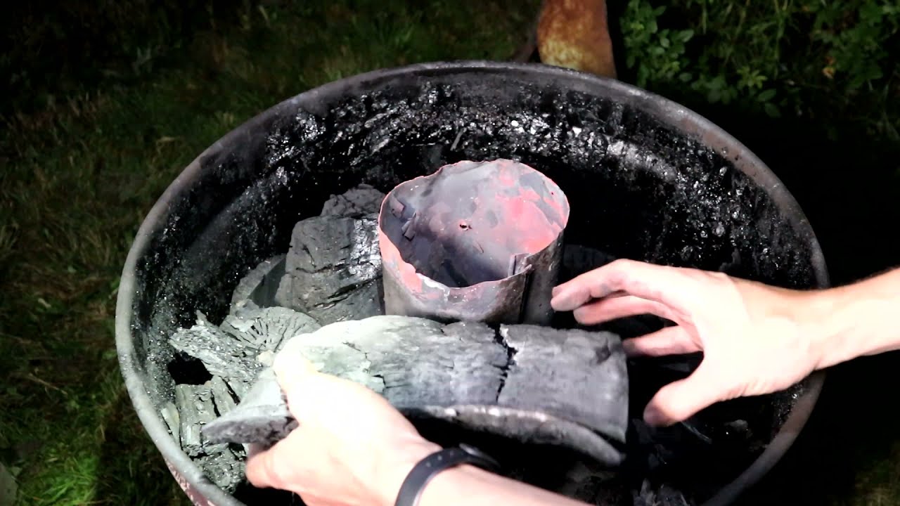 Fabriquer sont propre Charbon a la Maison! (charcoal BBQ)
