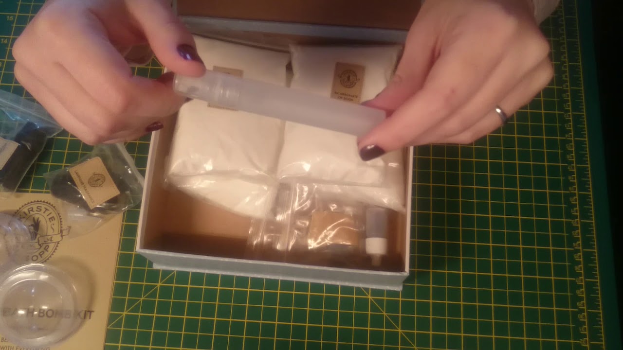 Bath bomb kit un-boxing