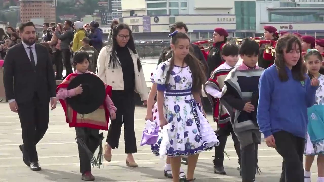 Desfile escolar celebra Fiestas Patrias 2025 en Puerto Montt