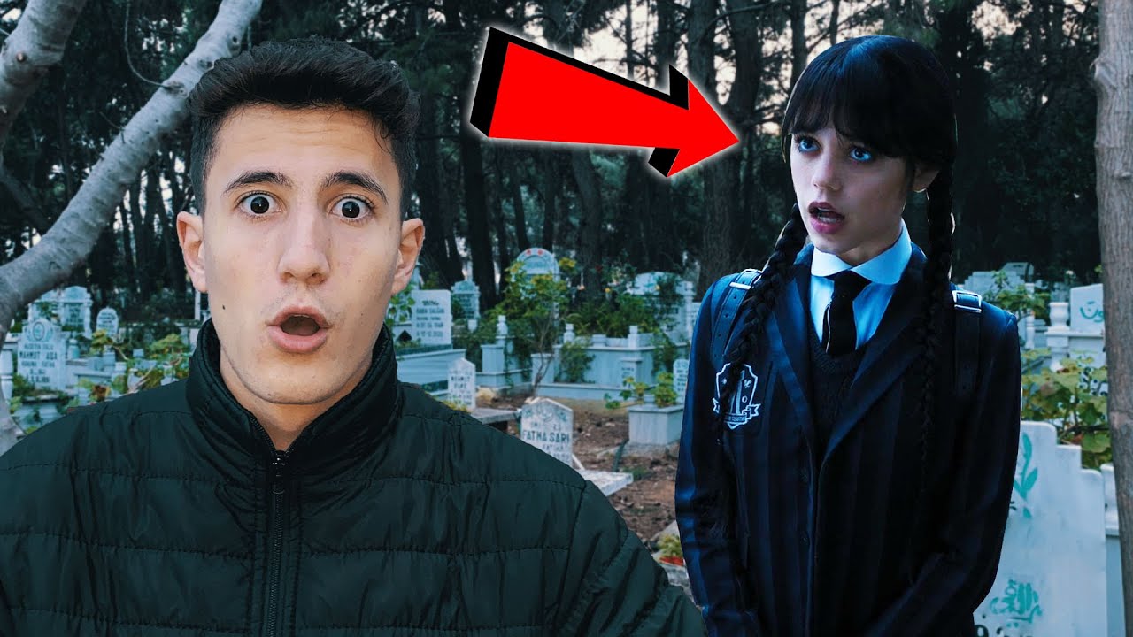 WEDNESDAY ADDAMS 'I MEZARLIKTA GÖRDÜM !!