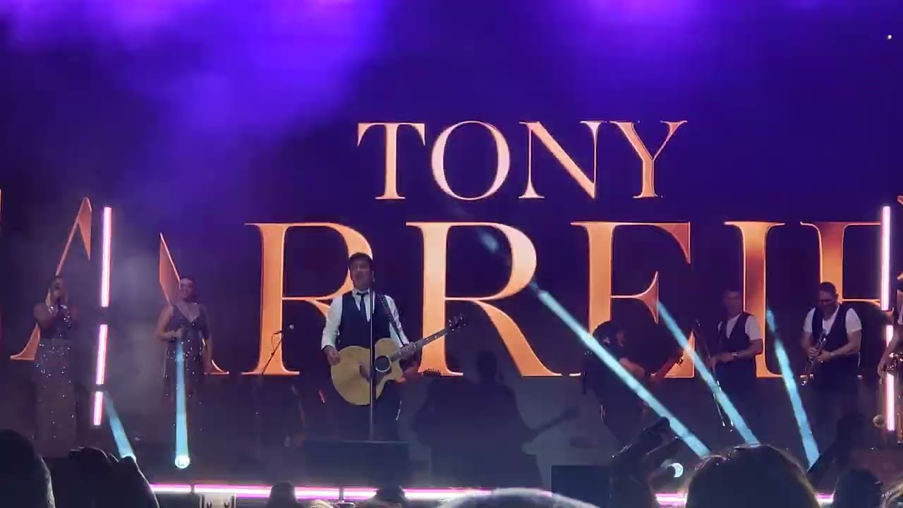 Tony Carreira à Caxinas ( Vila do Conde ). 1er/08/2025 : A minha guitara 🎤🎸🎷🎺🎹