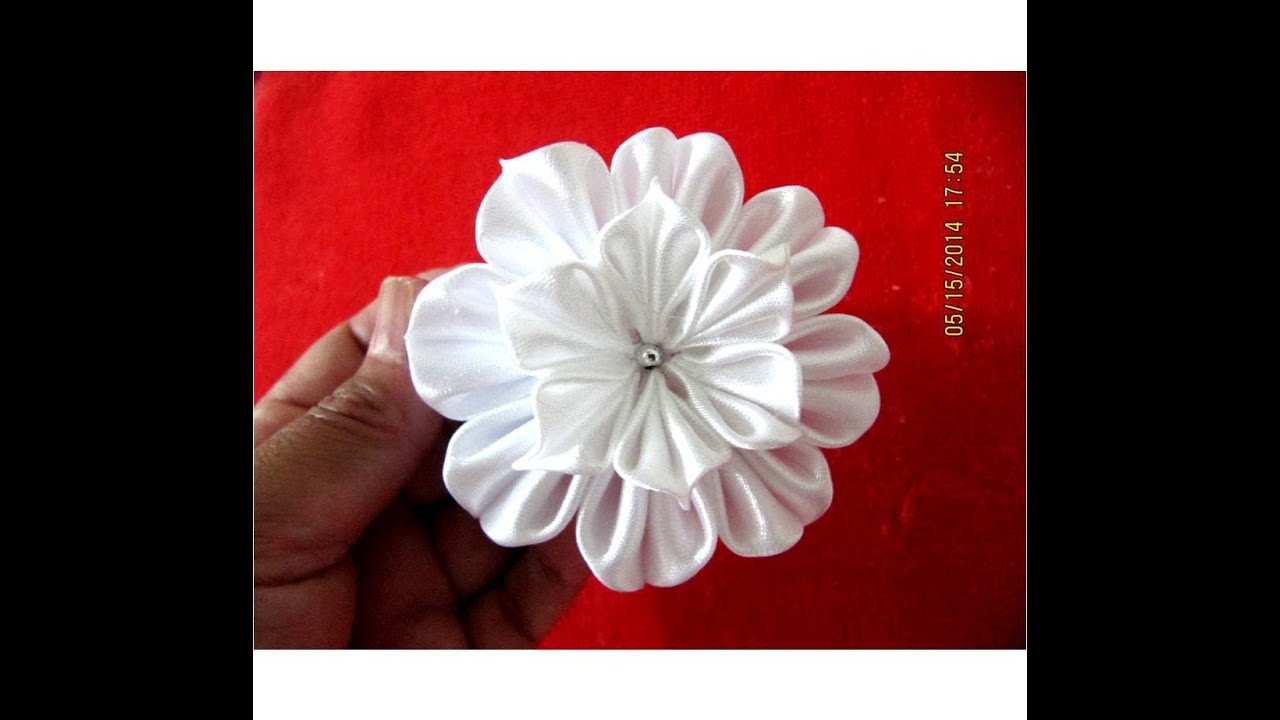Flores blancas white flowers on ribbons en cintas para el cabello - vídeo en HD