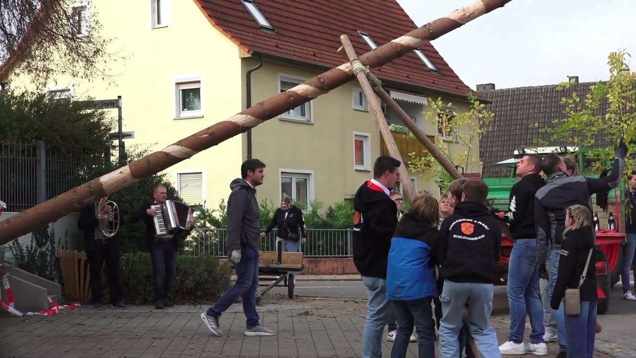 Kerwabaam 2024 Aufstellung in Mitteleschenbach