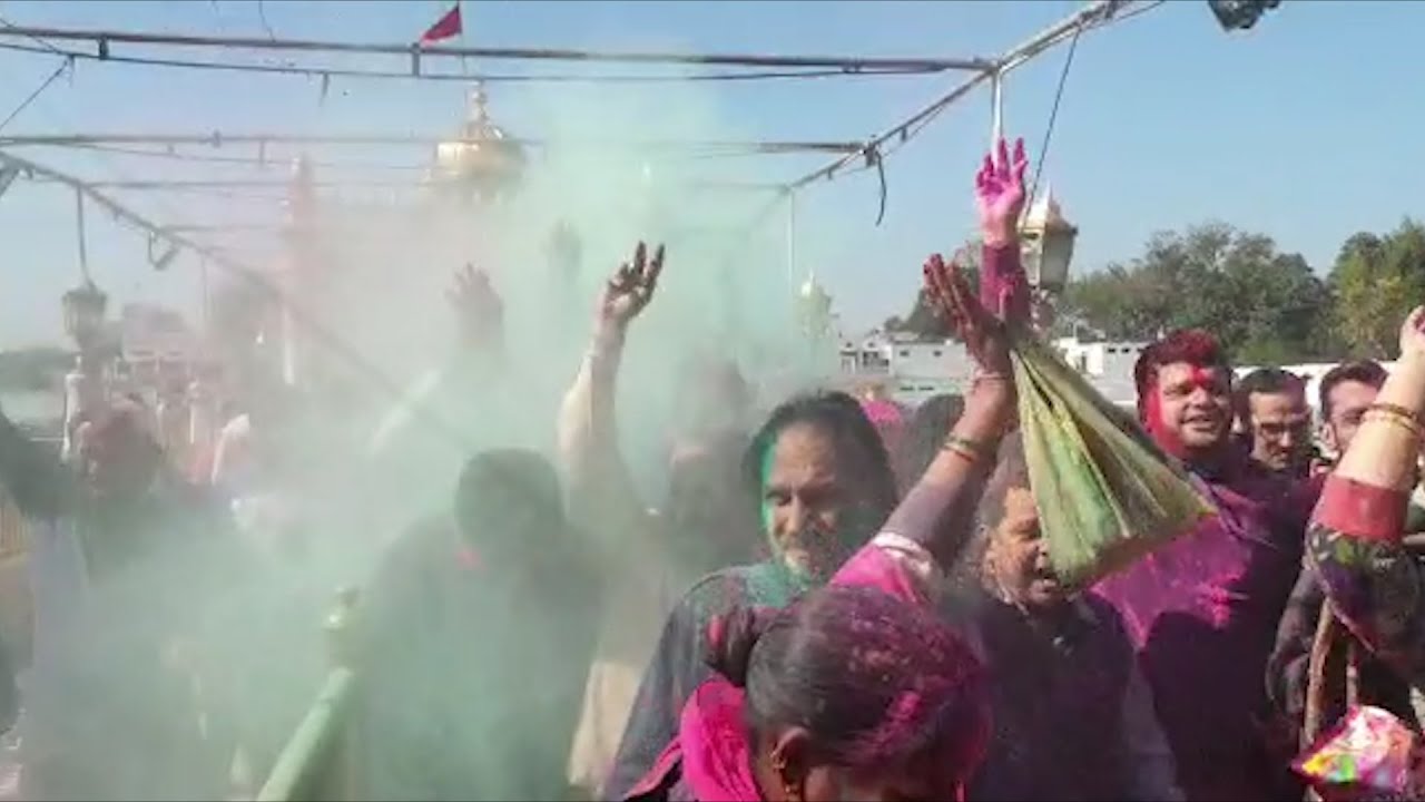 Amritsar: Holi celebrations at Durgiana Mandir