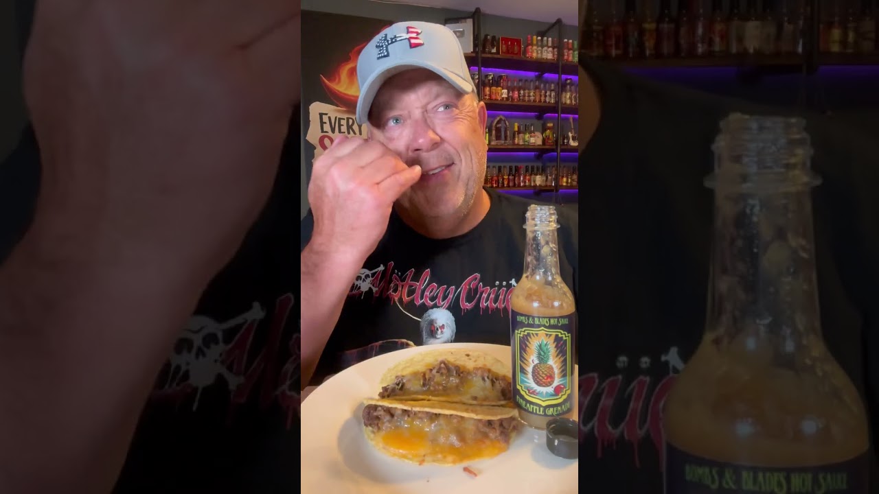 «Я делаю обзор острого соуса «Ананас-хабанеро»… А потом поливаю им свои тако 🌮🔥🍍» #lordoftherings...