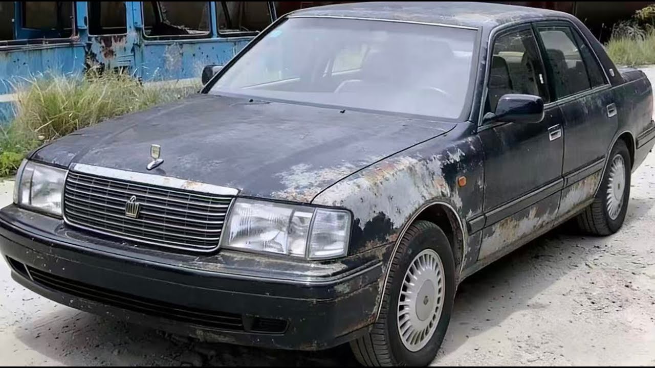 Turning a 30-Year-Old Toyota Crown into a Toyota Century–Inspired Luxury Sedan