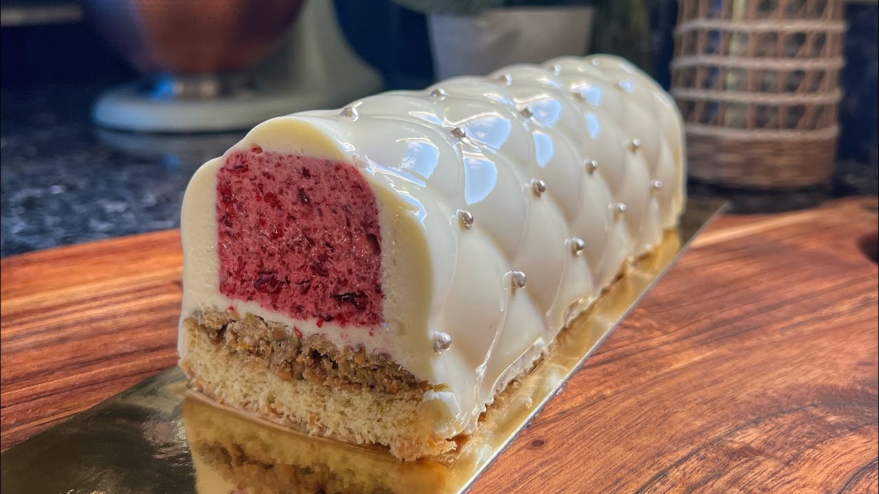 La Bûche chocolat blanc framboise pistache