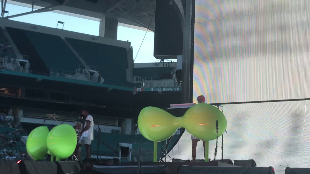 Charli XCX Opening @ Hard Rock Stadium in Miami (VIP Snake PIT View) [ Full HD 1080p]