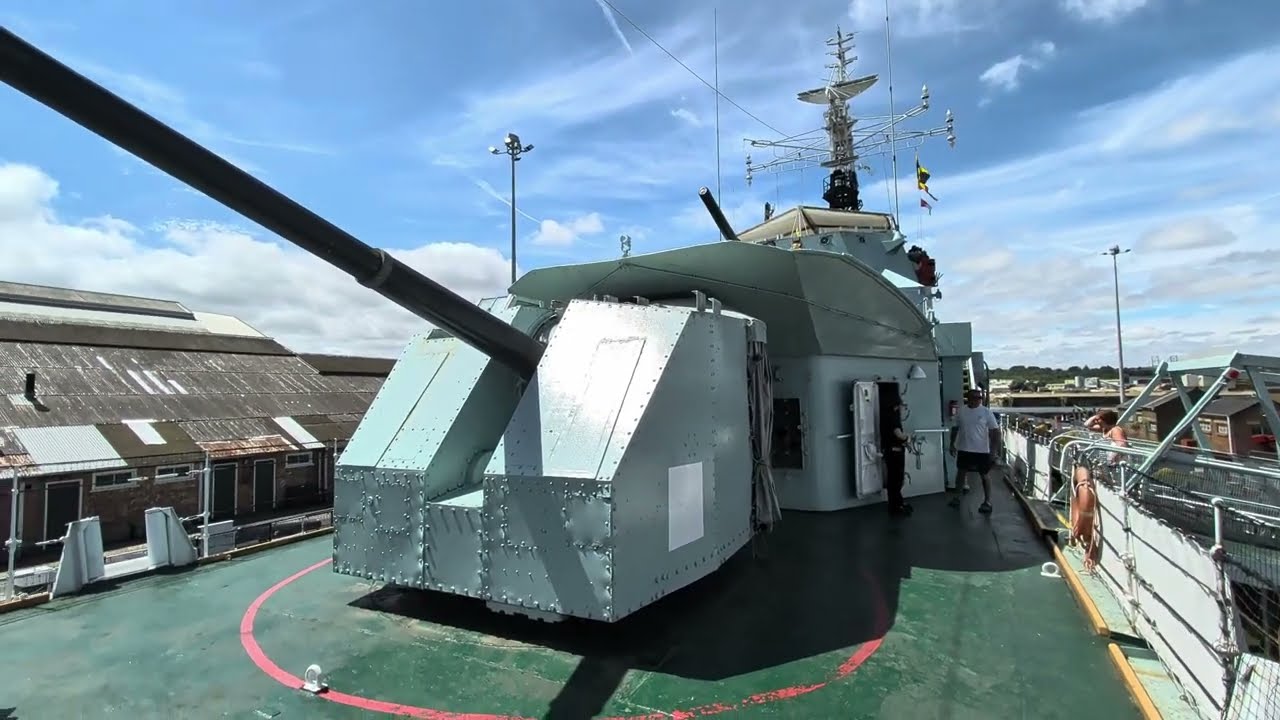 Посещение исторической верфи в Чатеме и эсминца HMS Cavalier