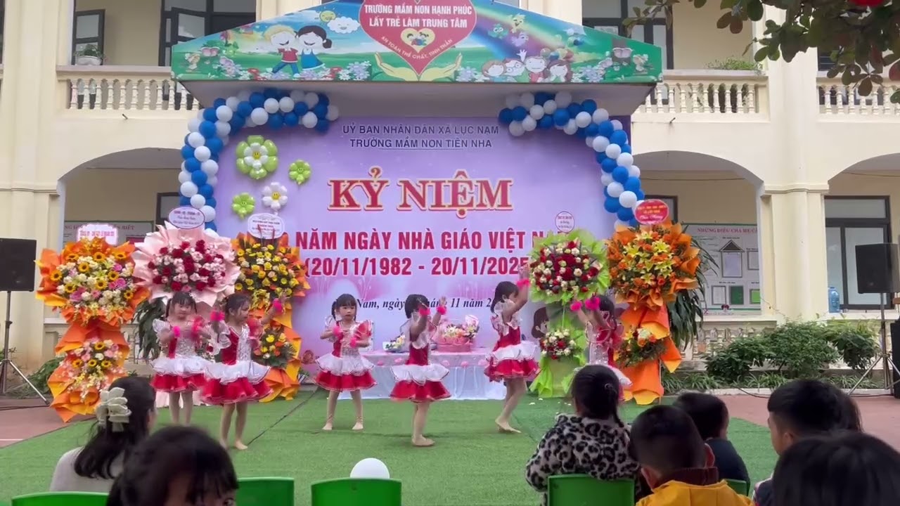 Ngân múa