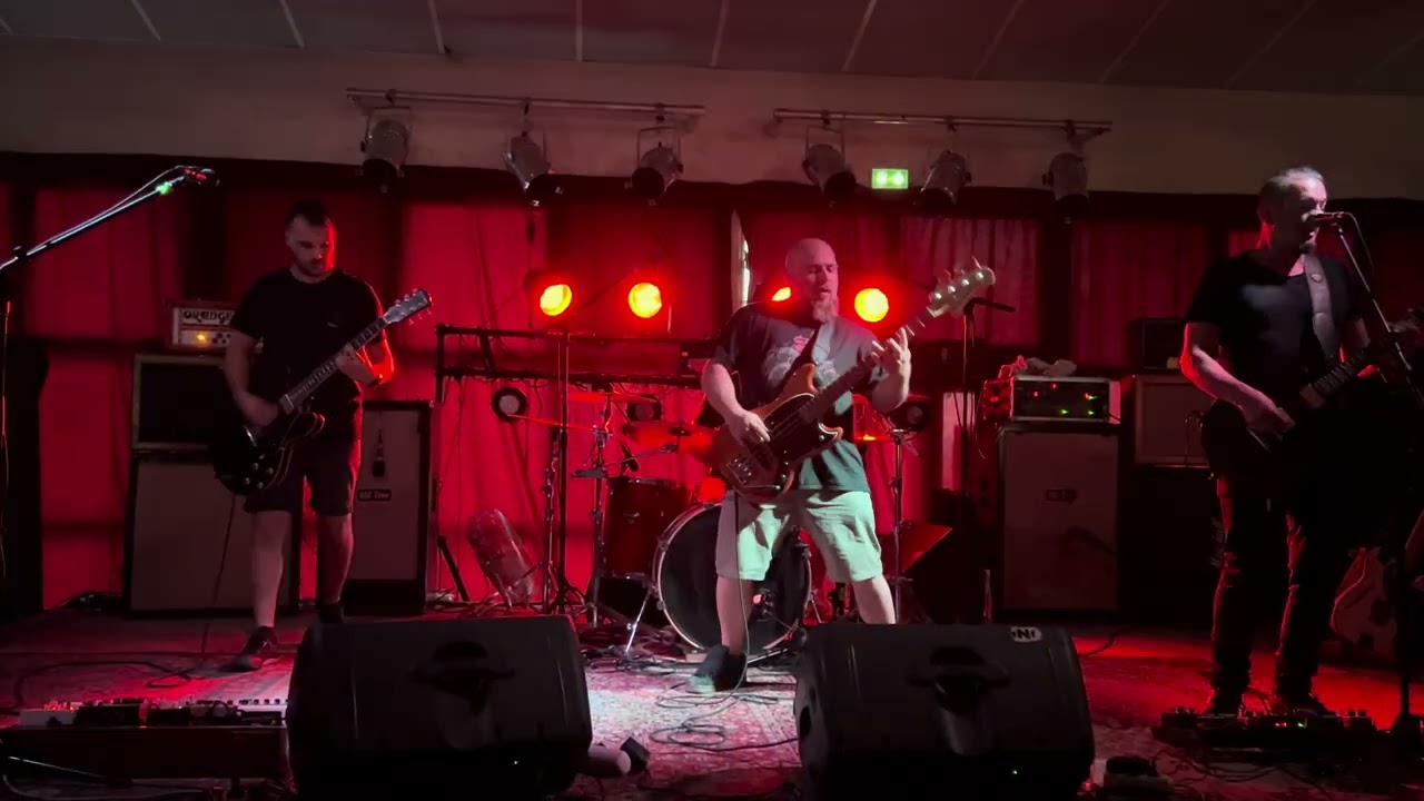 Bronca - Living in a lie