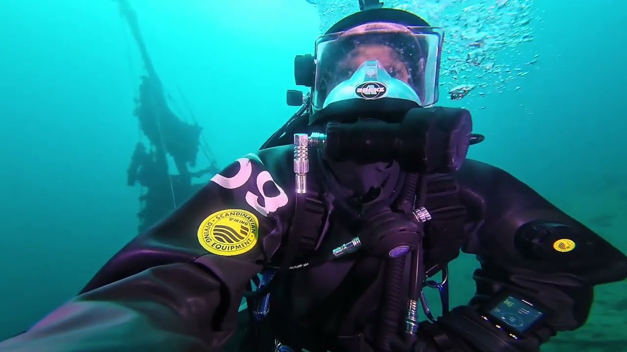 Hemmoor - Gear Divers going on truck in Kreidesee Hemmoor