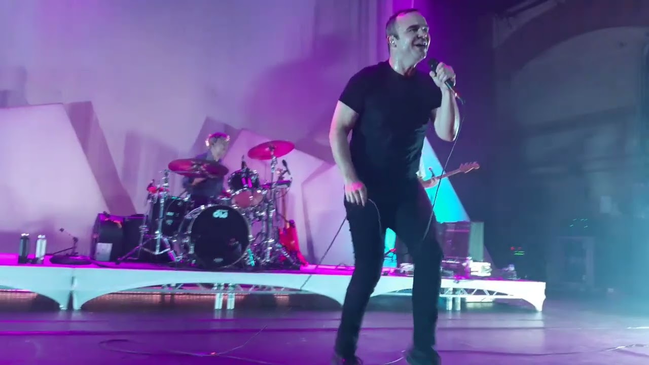FUTURE ISLANDS - A DREAM OF YOU AND ME - LIVE - CAMBRIDGE.