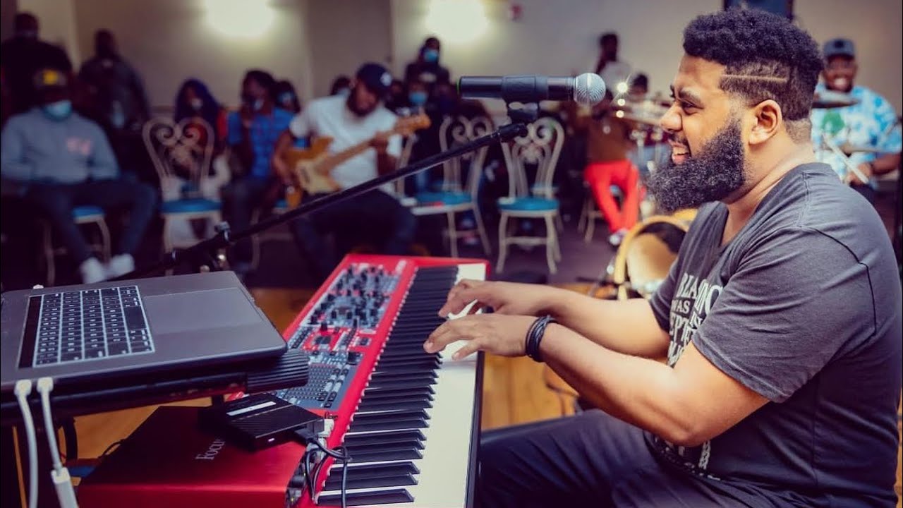 Glenn Gibson Jr Singing & Playing Keys - You Make Me Happy