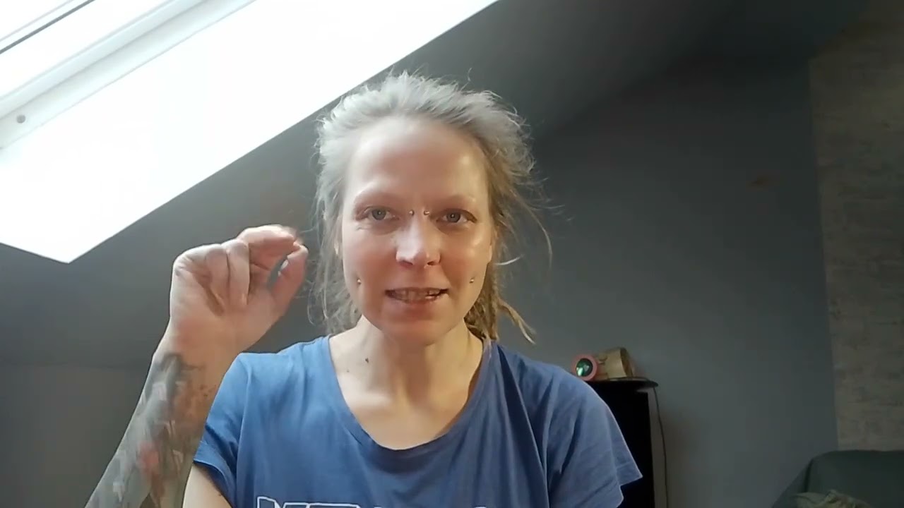Für dein finanzielles Problem ist schon eine Lösung unterwegs, versuche, ruhig zu bleiben bis dahin