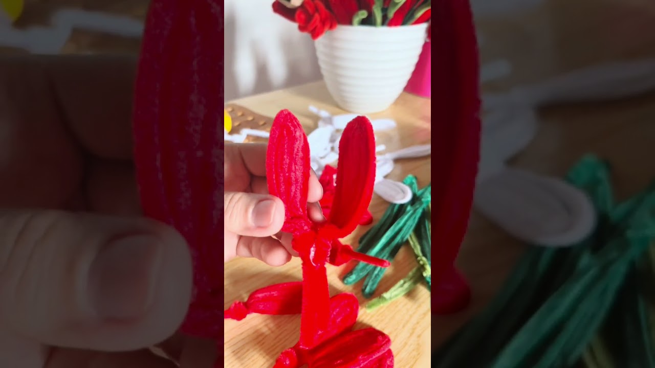Fuzzy making this tulips flower using iron to look more realistic. #fuzzywire #handmade  #diy 