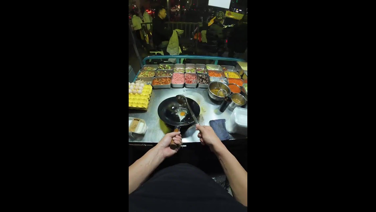 Enjoying delicious food - 纵览美食直播