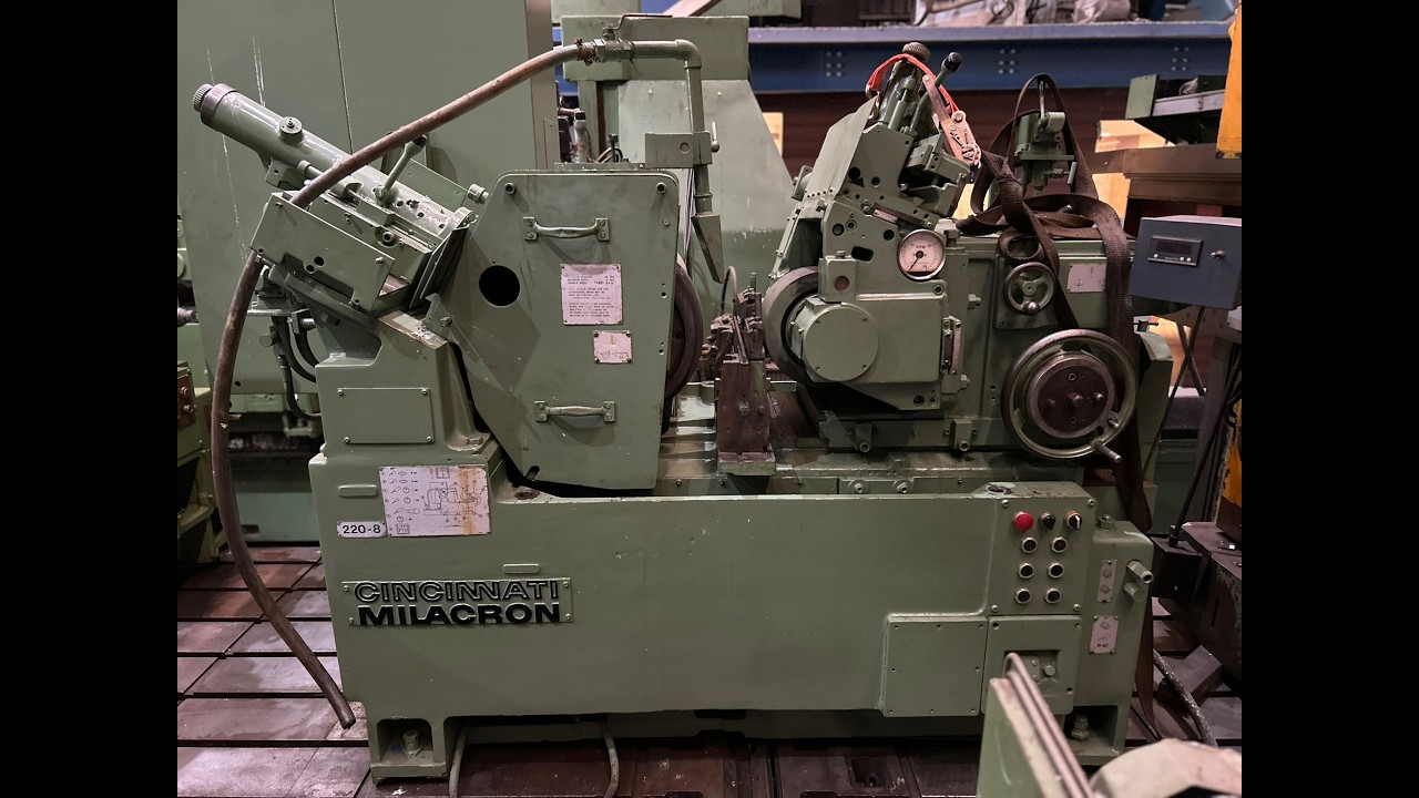 CINCINNATI MILACRON 220-8 Centerless Grinder Machine
