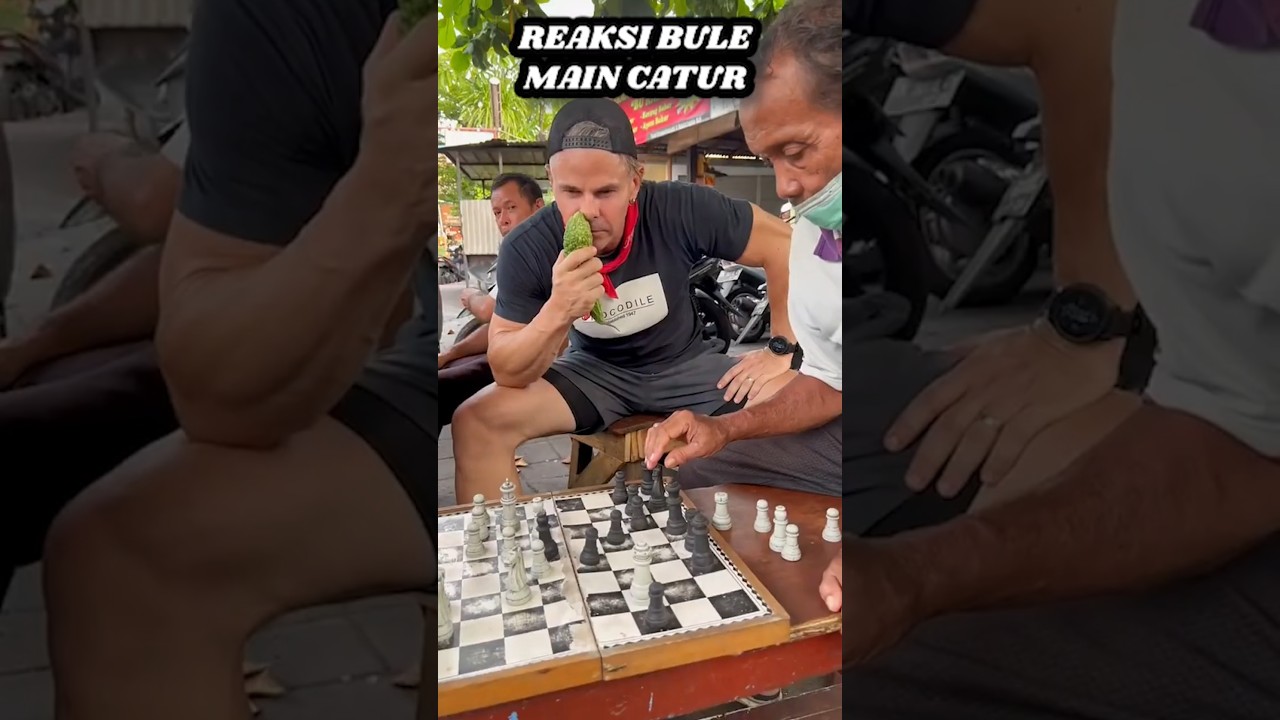 REAKSI BULE MAIN CATUR DI PINGGIR JALAN PERTAMA KALI DI INDONESIA