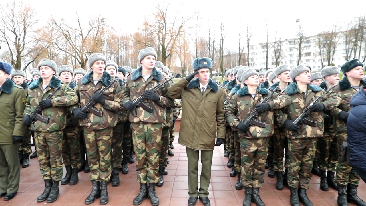 Присяга новобранцев 103-й отдельной гвардейской воздушно-десантной бригады в Витебске