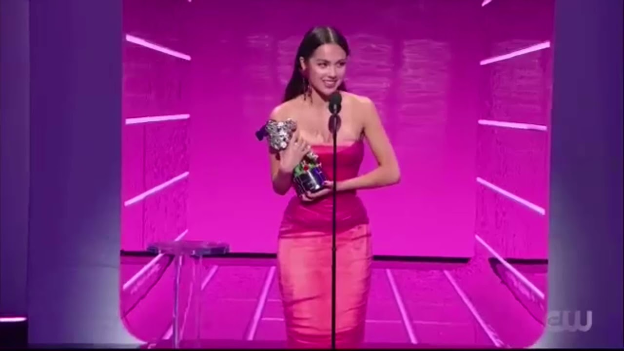 Olivia Rodrigo accepting best new artist VMA