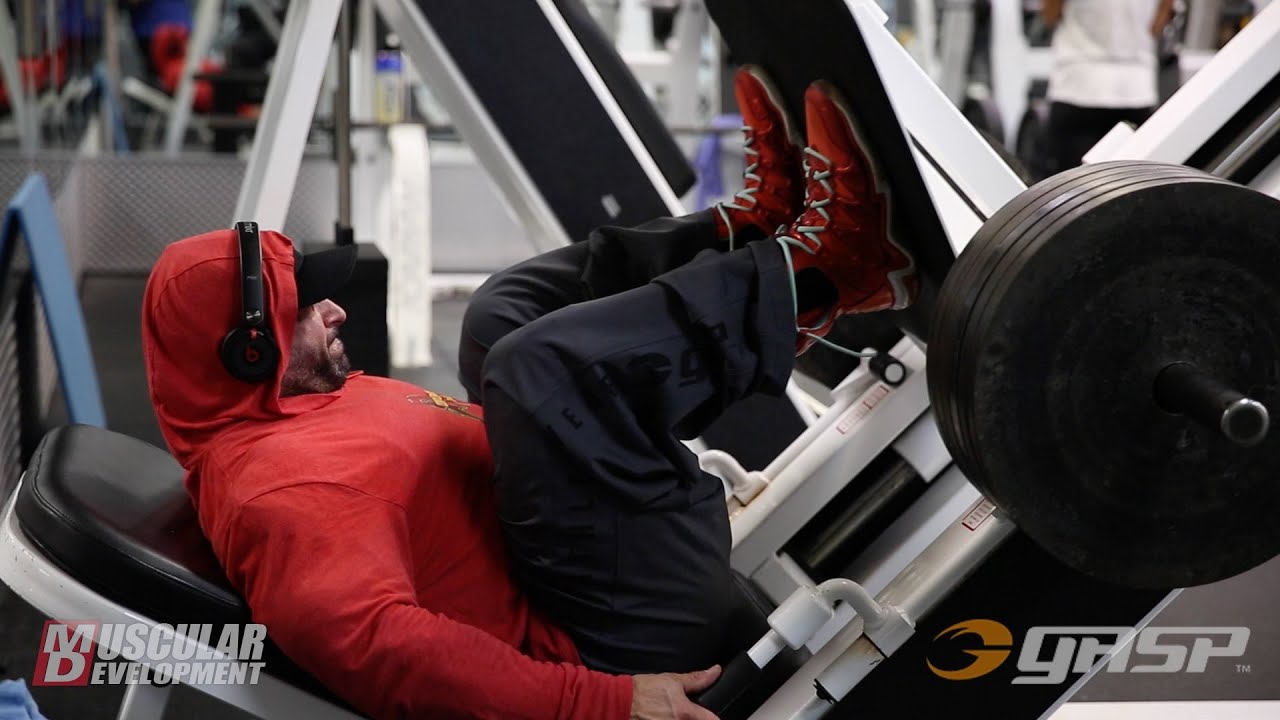IFBB Pro Гай Чистернино тренирует ноги за 2 недели до NY Pro 2015