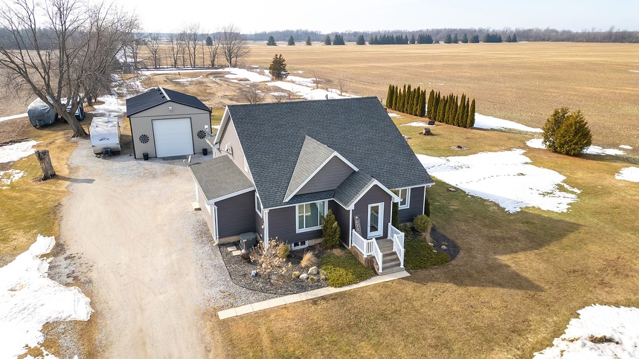 Dean Holtz Photography provides Professional Sarnia Real Estate Photography/Videography