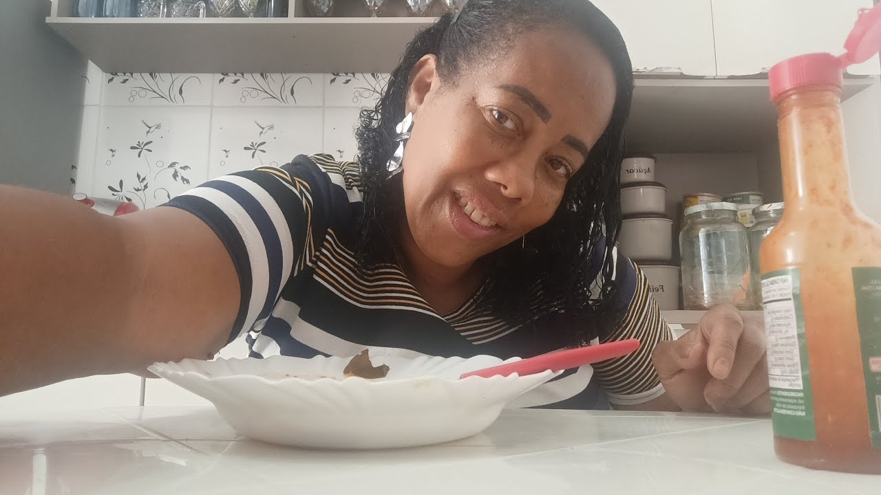 Boa tarde meu povo lindo brasileiro uma rotina de sexta-feira comendo e batendo papo