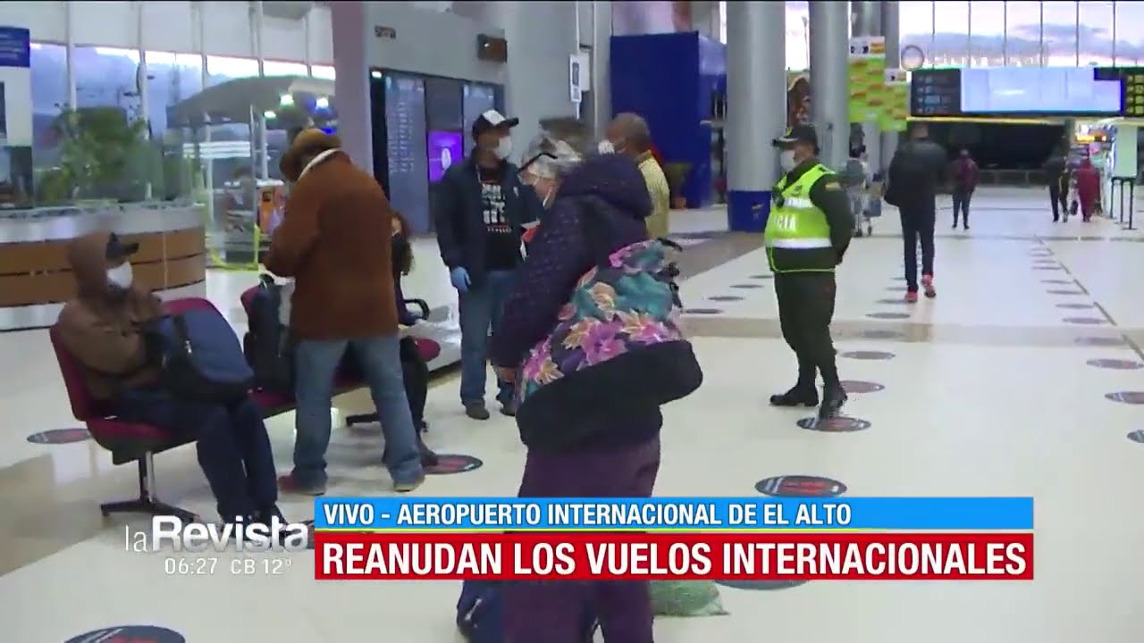 Gran afluencia de personas en el aeropuerto de El Alto que buscan poder viajar