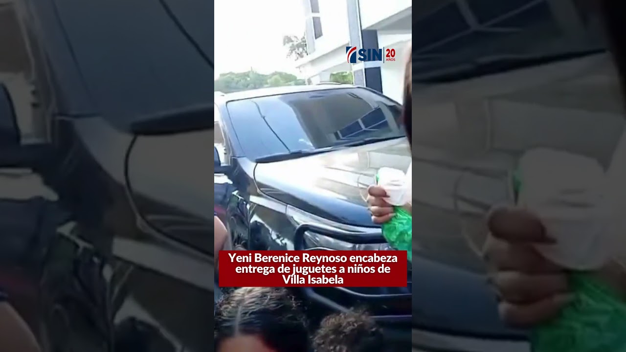 Yeni Berenice Reynoso encabeza entrega de juguetes a ni&ntilde;os de Villa Isabela
