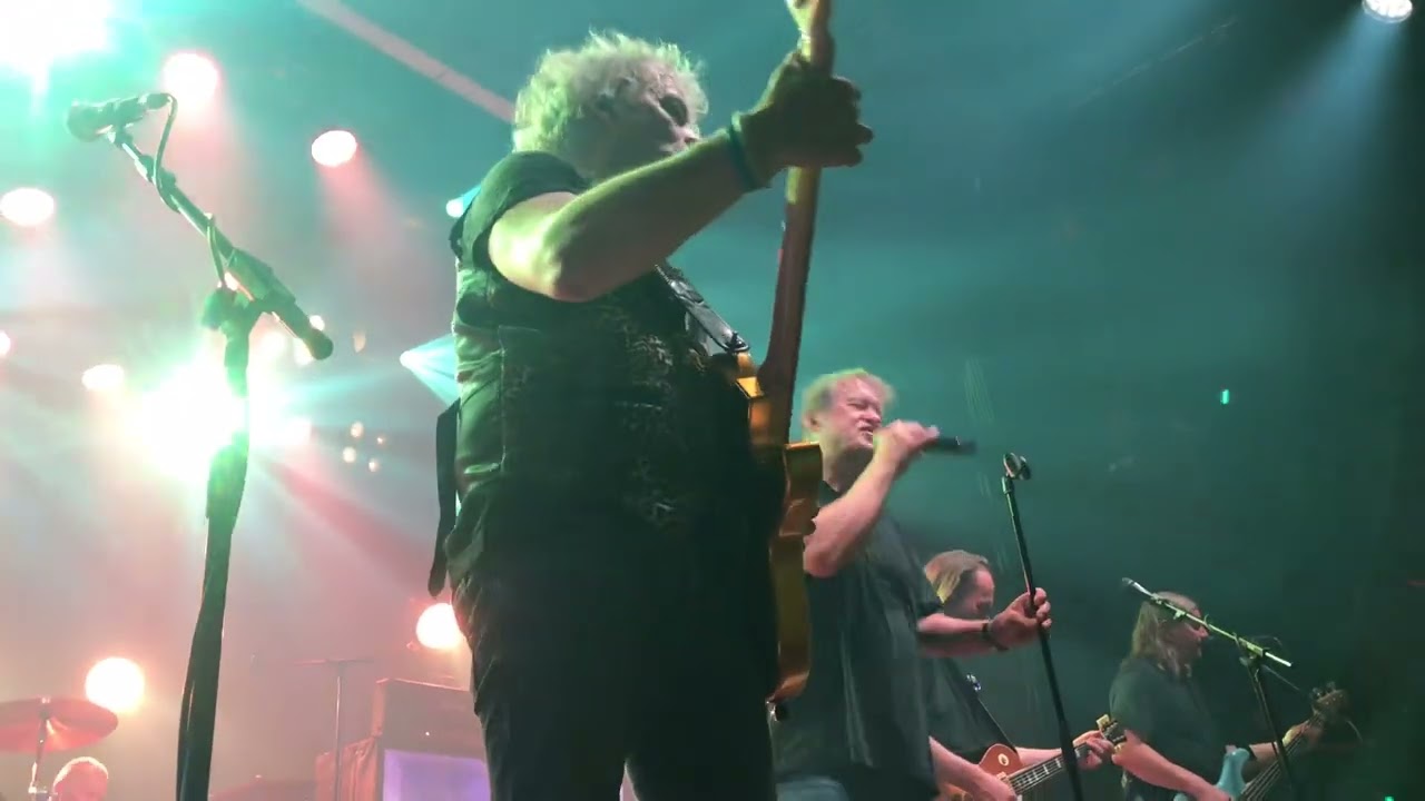 Eppu Normaali - Kaikki häipyy, on vain nyt (live @ Tavastia, Helsinki, 9.8.2022)