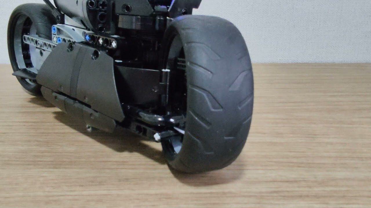 LEGO R/C Hubless Motorcycle with Internal Steering Hub (Side view)