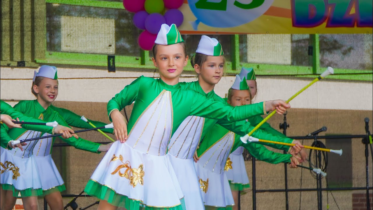 Mażoretki grupa młodsza -  Dzierżoniowski Ośrodek Kultury 😍 Majorettes Poland 2023