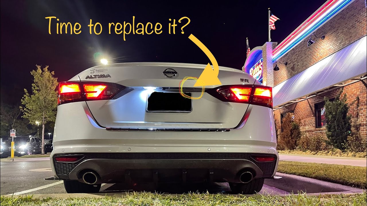 Replacing my tag light LED bulb on my 2020 Nissan Altima SR #quickvideo