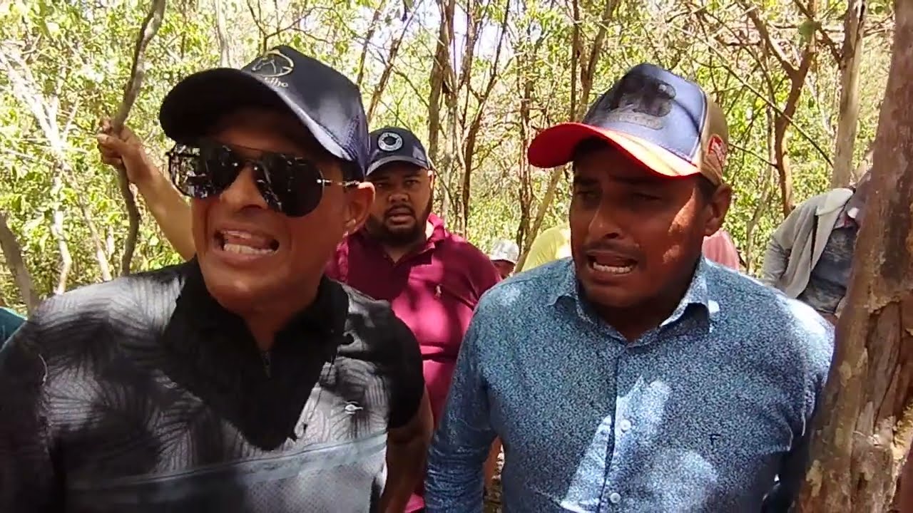 Alan zoa e Ari zoa canta eu sou Boi Salgadinho