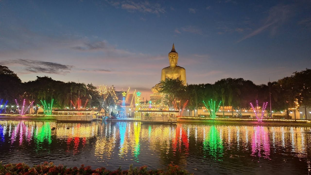 ไฟแสงสี งานประจำปีวัดพิกุลทอง จังหวัดสิงห์บุรีสวยงามมากมาชมกันครับ