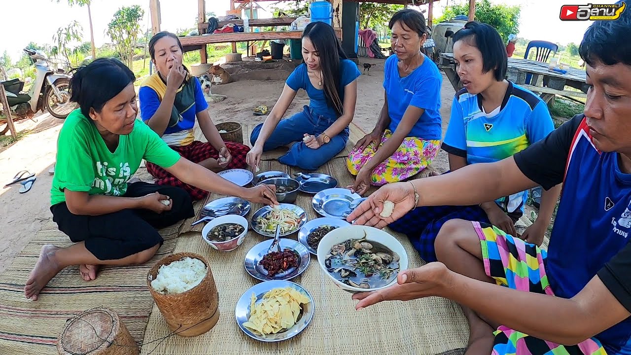 แกงเห็ดรวม ใส่ผักติ้ว!! ฝีมือแม่น้องไผ่ ต้อนรับลูกสาวแม่ใหญ่ตู้