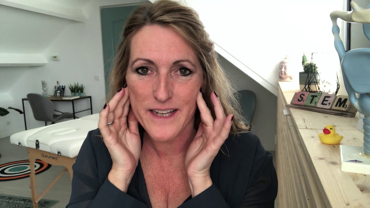 Brok in de keel? Spanning? Stem massage bij stress helpt.