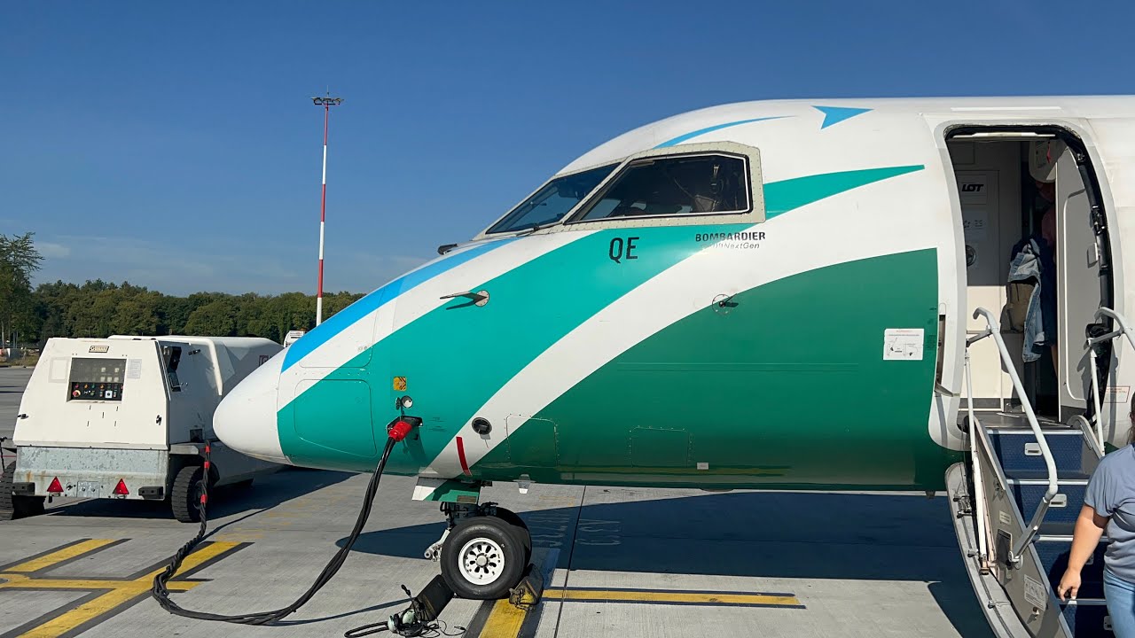 TRIP REPORT LOT Polish Airlines Bombardier Dash 8 Q400 Warsaw to Krakow ECONOMY