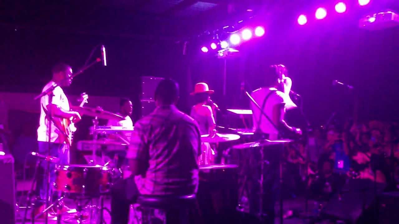 Erykah Badu x Robert Glasper Experiment - 