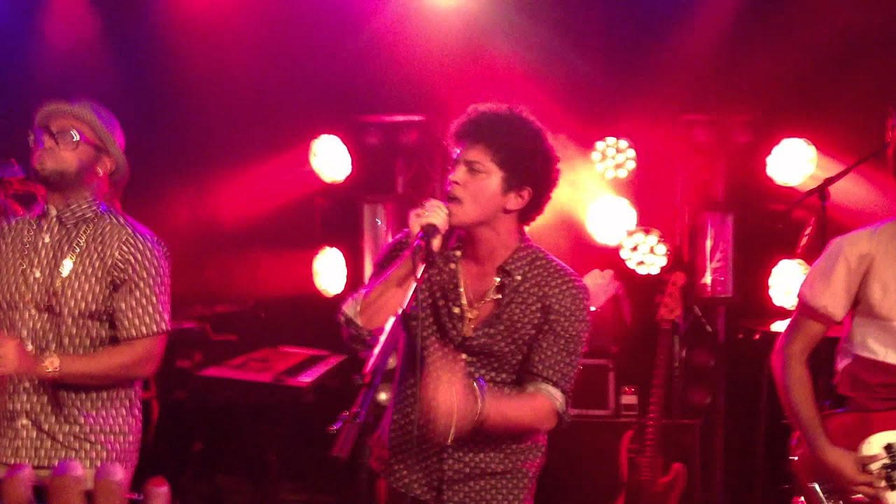 Bruno Mars - Moonshine Live Paris