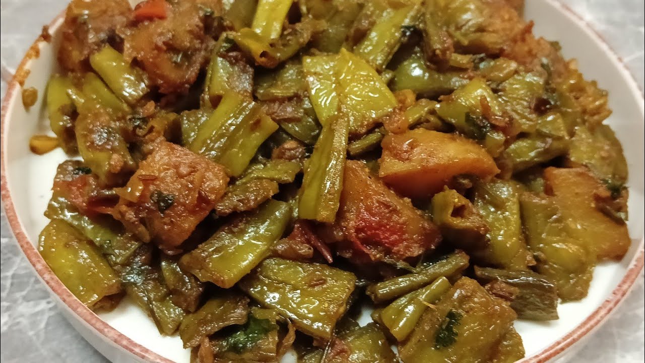 सेम और आलू की मसालेदार सब्जी रेसिपी #pushparasoi #cooking #semkisabji #aaloo #trending #masaledaar 