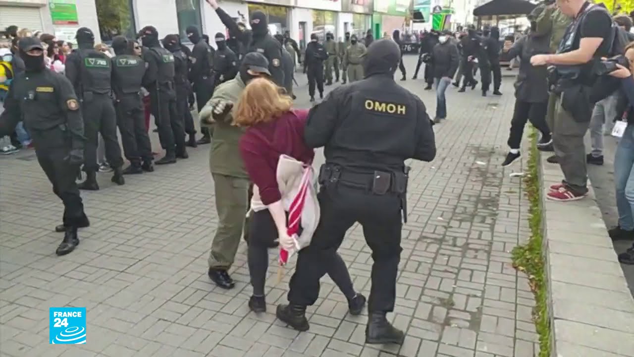 بيلاروسيا: اعتقال مئات النساء ونقلهن إلى جهة غير معلومة بعد مظاهرة ضد لوكاشينكو