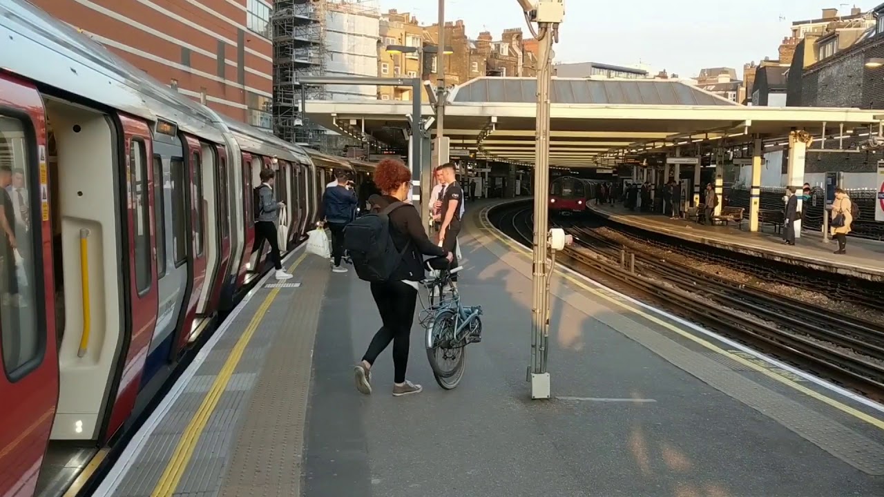 Finchley Road Station, Metropolitan & Jubilee Lines. London underground tube trains, north platform