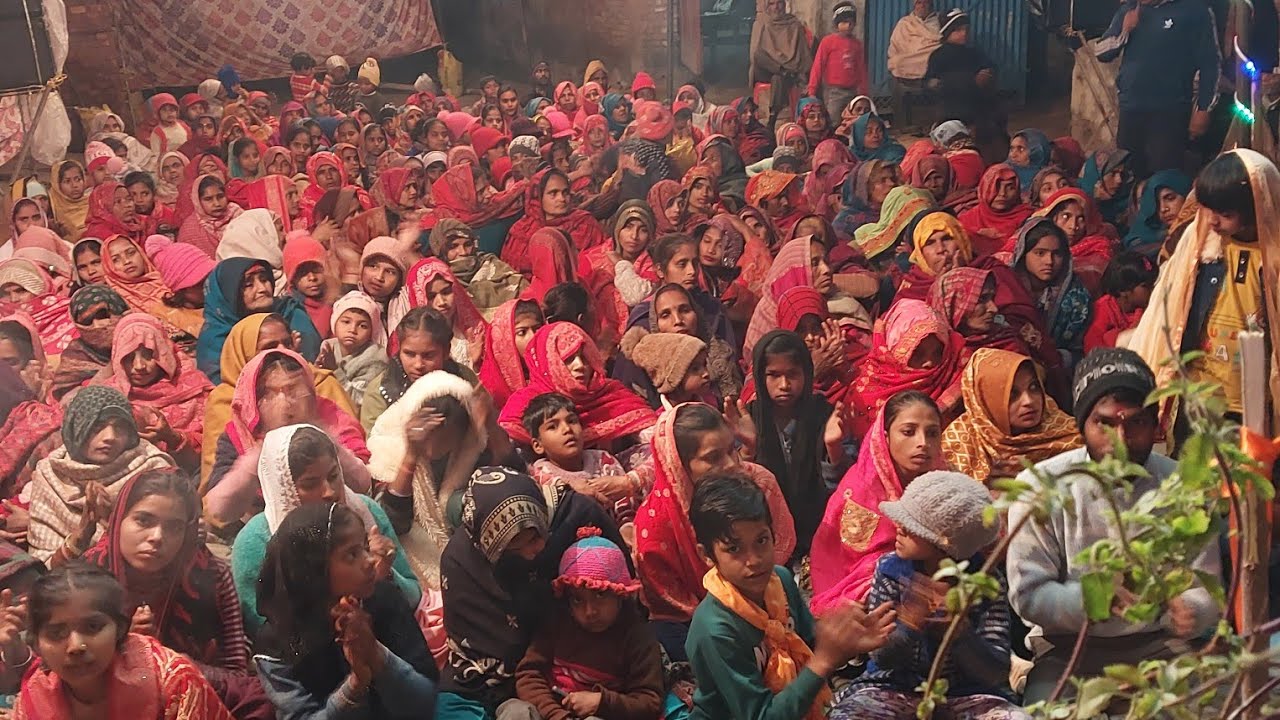 अहरोला मे किया भक्तो ने डान्स  9720963928